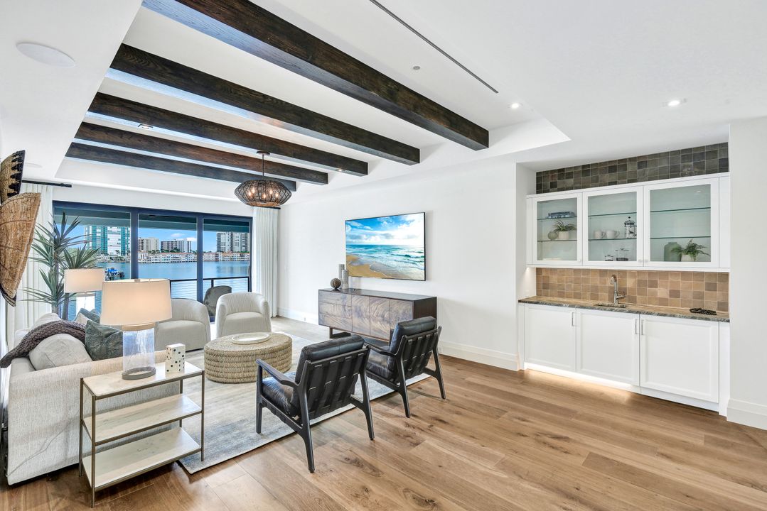 3401 Crayton Rd, Naples, FL 34102