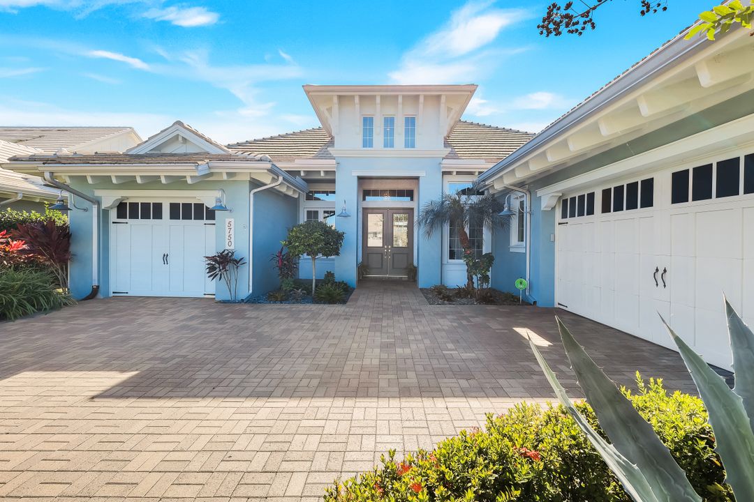 5750 Clarendon Dr, Naples, FL 34113