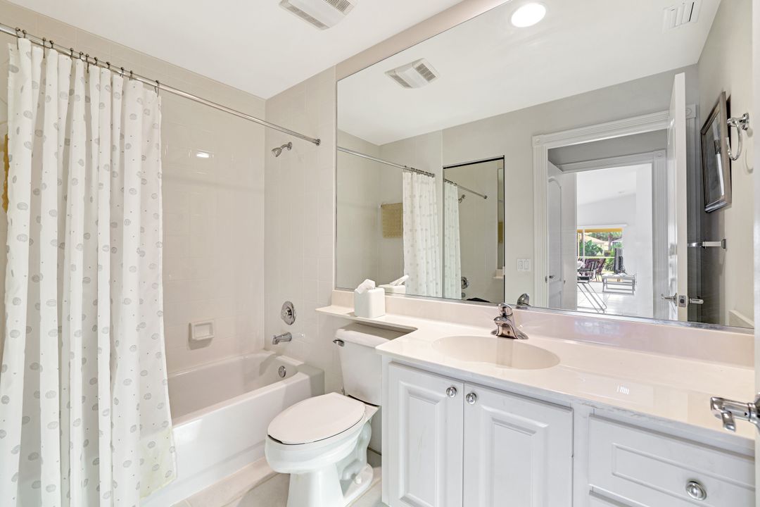4307 Redonda Ln, Naples, FL 34119