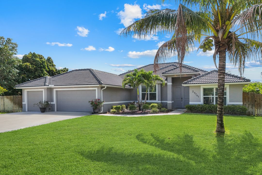 27741 Roslin Dr, Bonita Springs, FL 34135