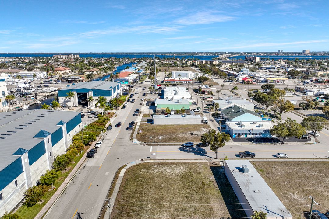 4632 SE 15th Ave, Cape Coral, FL 33904