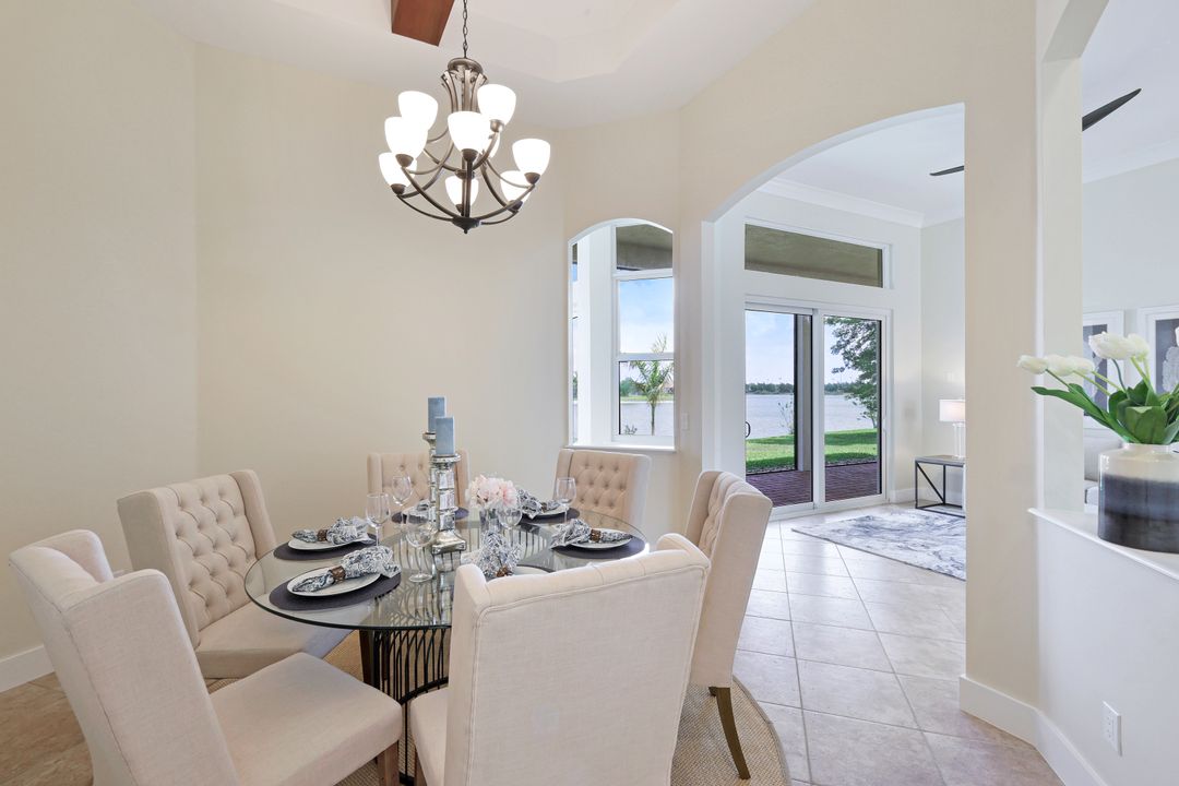 985 Chesapeake Bay Ct, Naples, FL 34120