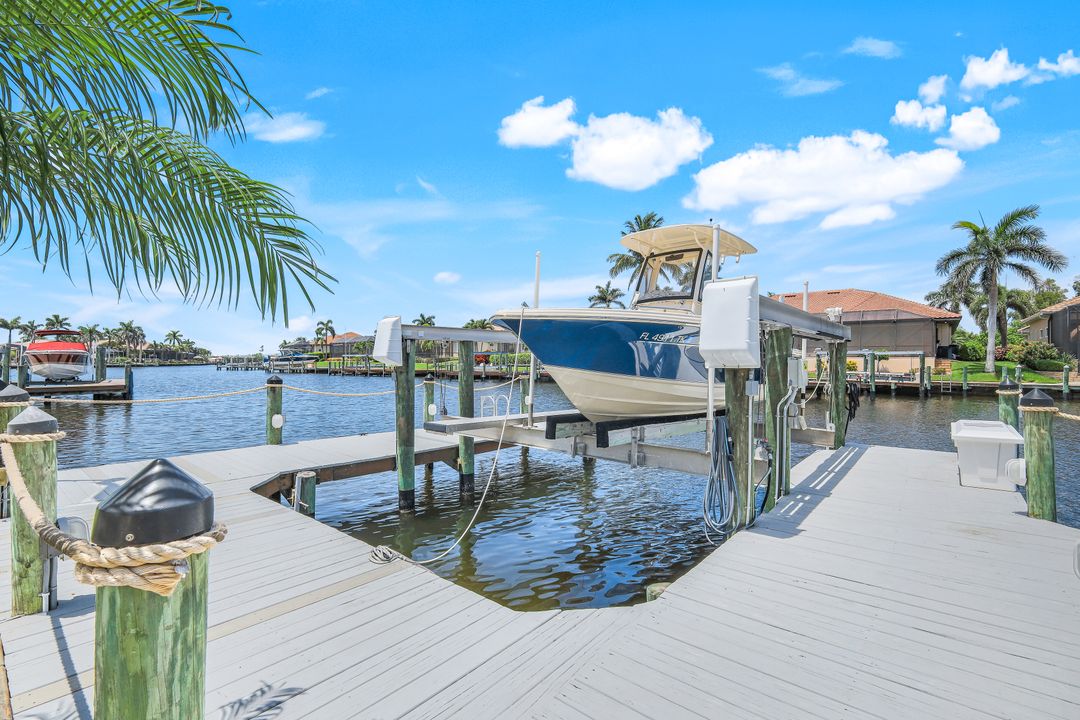 5606 Merlyn Ln, Cape Coral, FL 33914