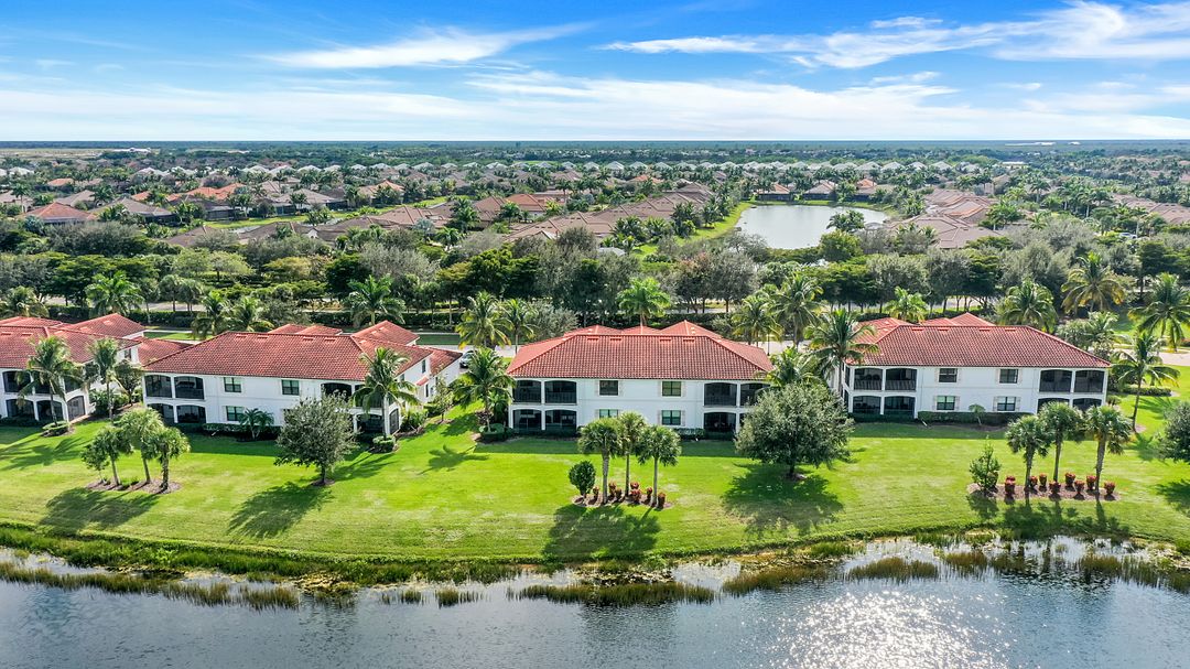 3153 Aviamar Cir #201, Naples, FL 34114