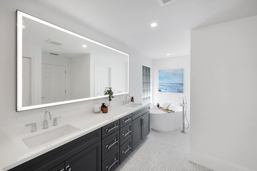 12888 Valewood Dr, Naples, FL 34119