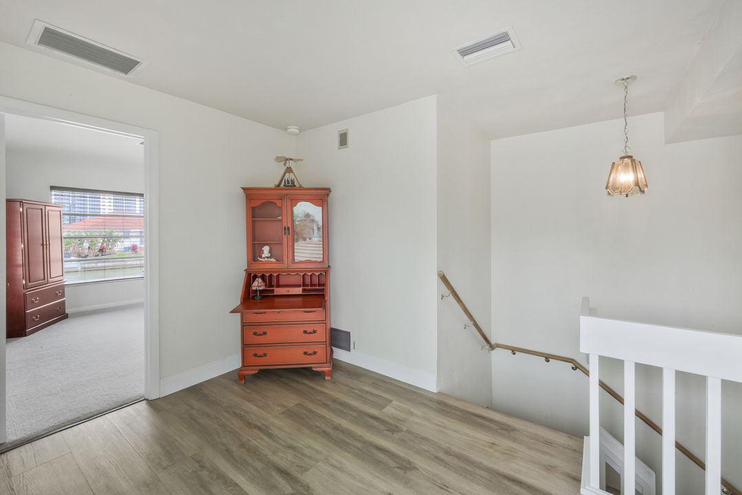 480 Oak Ave, Naples, FL 34108