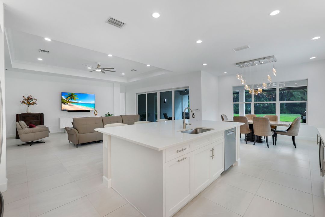 11698 Jasper Ct, Naples, FL 34120