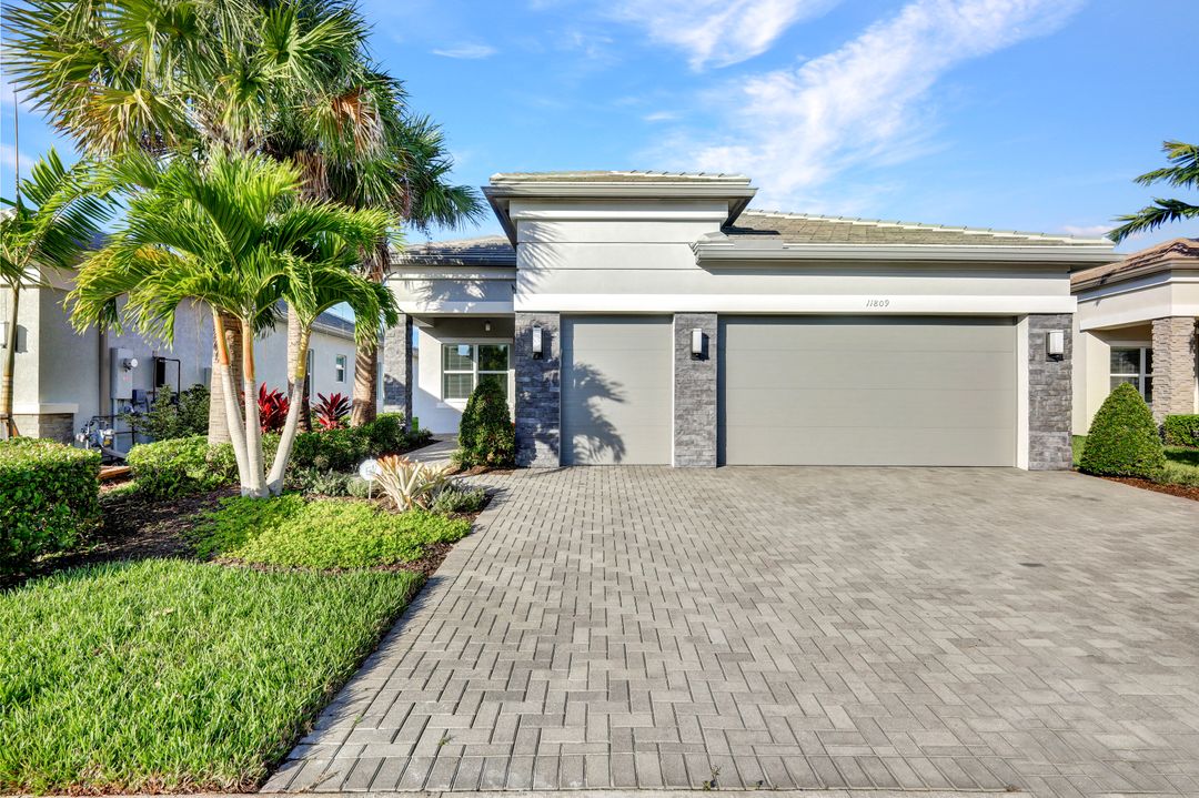 11809 Drake Ln, Naples, FL 34120