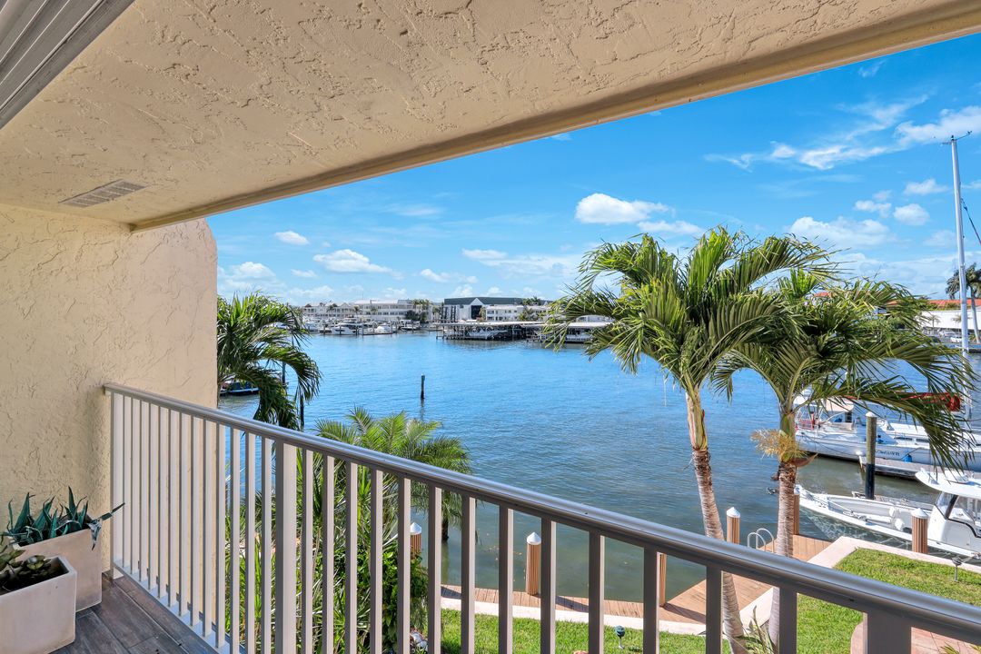 800 River Point Dr #212, Naples, FL 34102