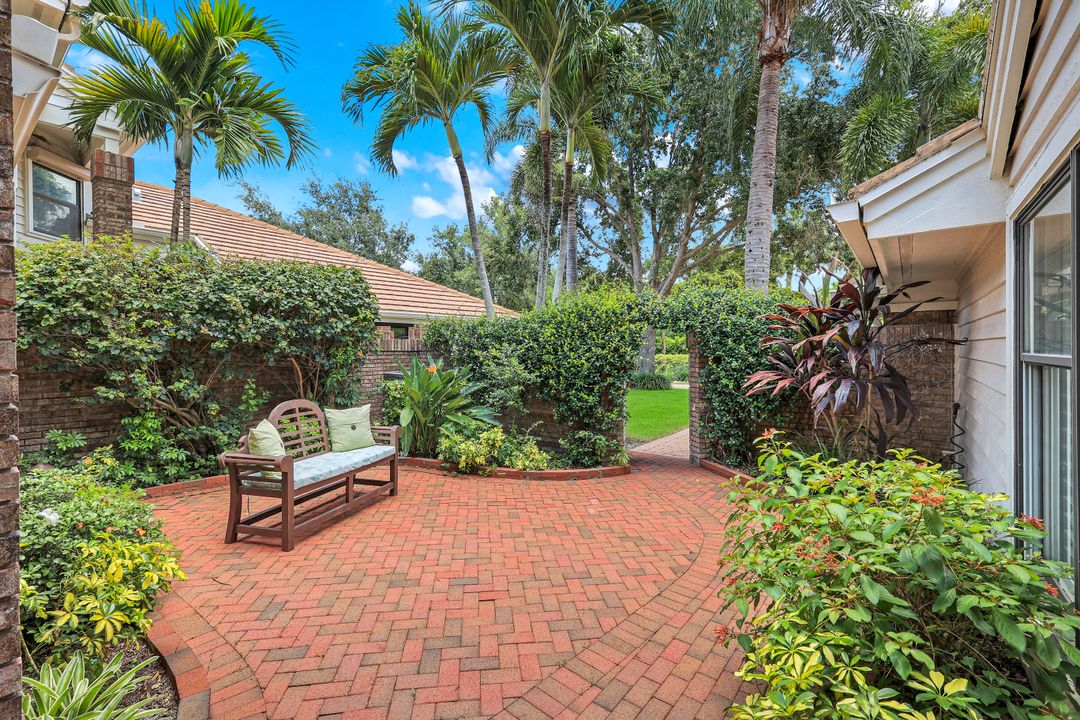 6619 Trident Way, Naples, FL 34108