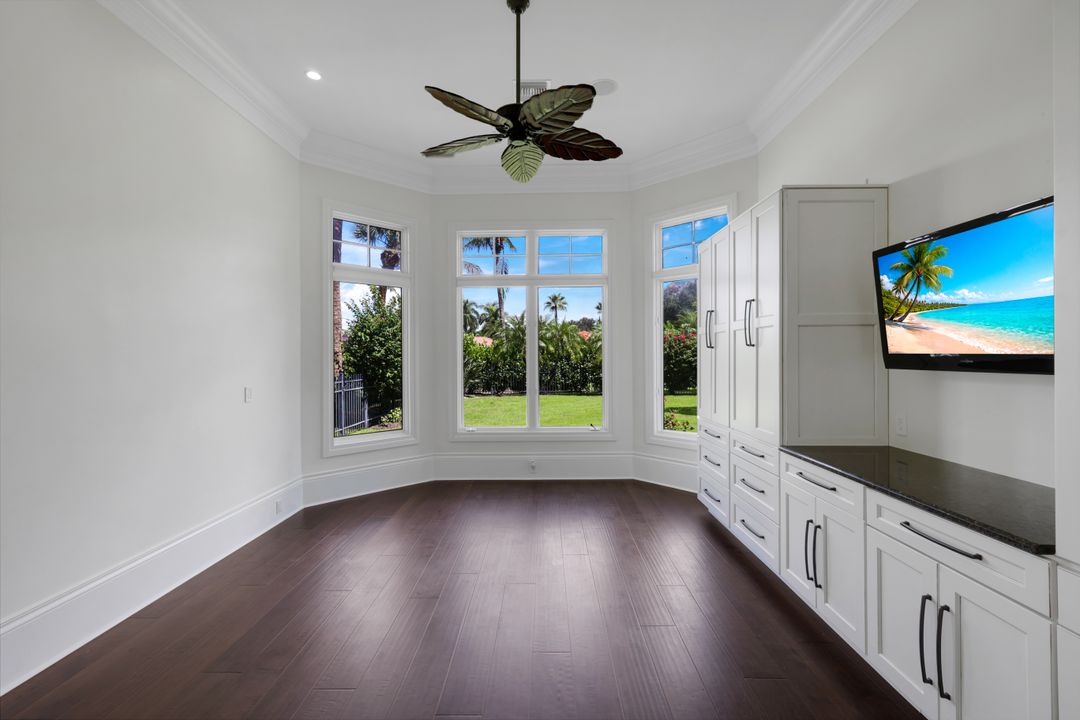 1609 Chinaberry Way, Naples, FL 34105