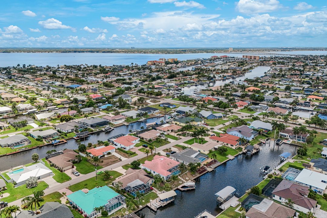 3712 SE 17th Pl, Cape Coral, FL 33904