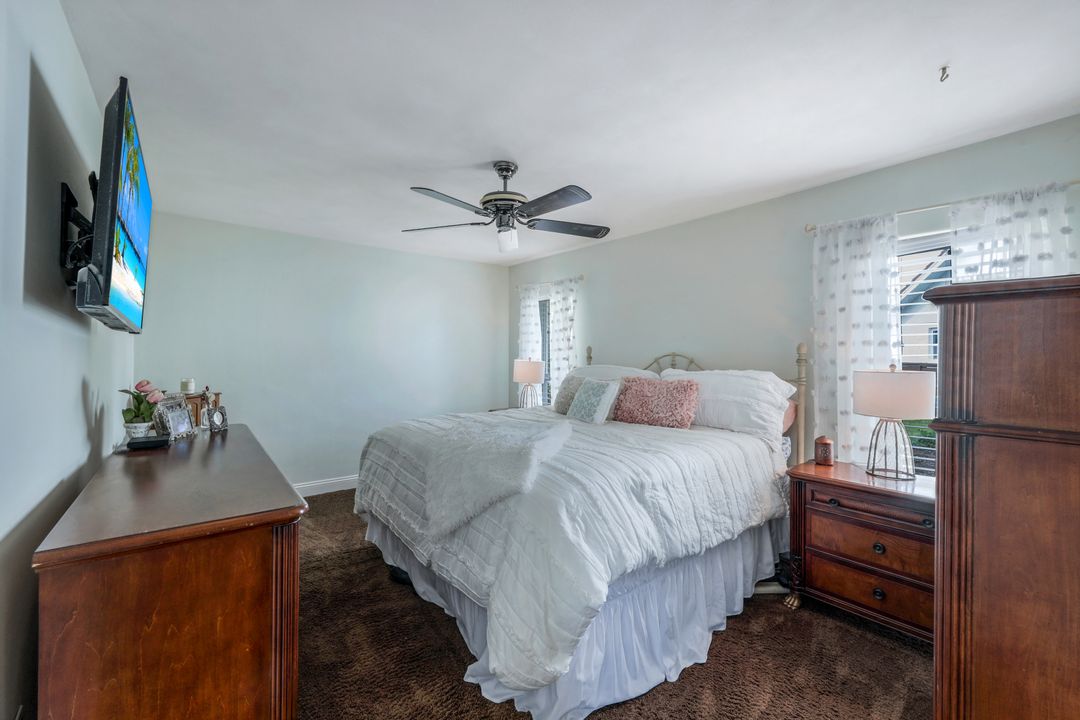 289 Burning Tree Dr, Naples, FL 34105
