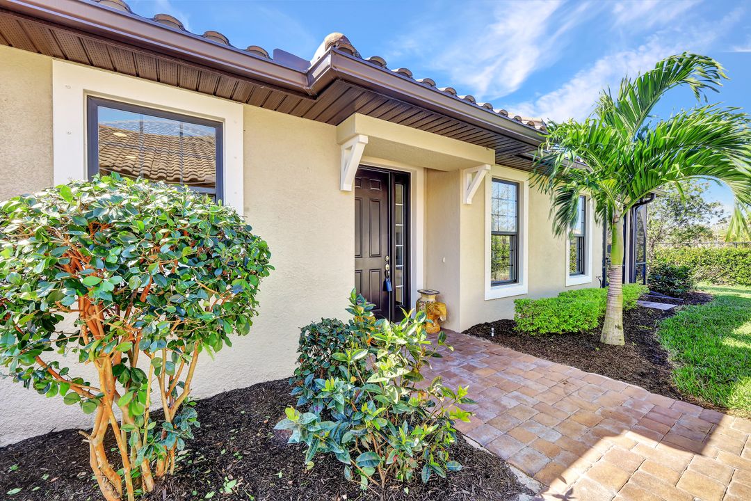 8107 Calle Canovas St, Naples, FL 34114