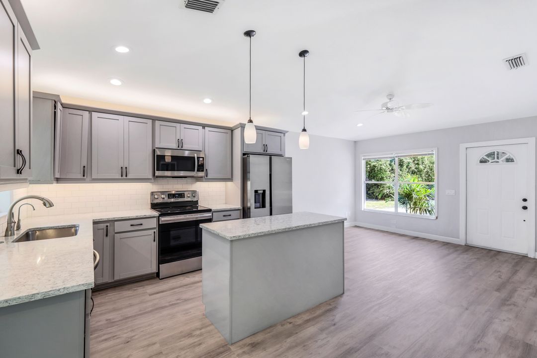 4285 16th Ave NE, Naples, FL 34120