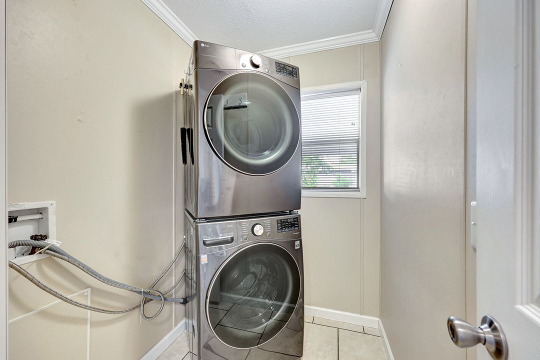 524 Menton Ln, Naples, FL 34112