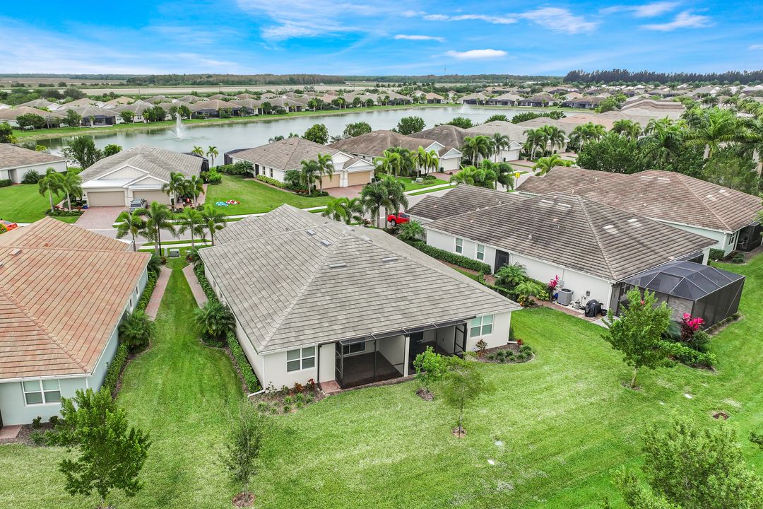 14551 Edgewater Cir, Naples, FL 34114