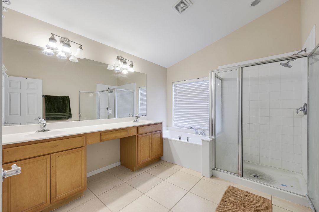 2010 Fairmont Ln, Naples, FL 34120