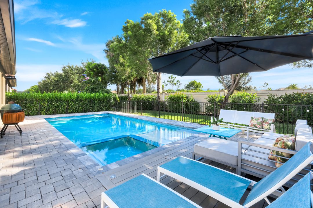 9445 Glenforest Dr, Naples, FL 34120