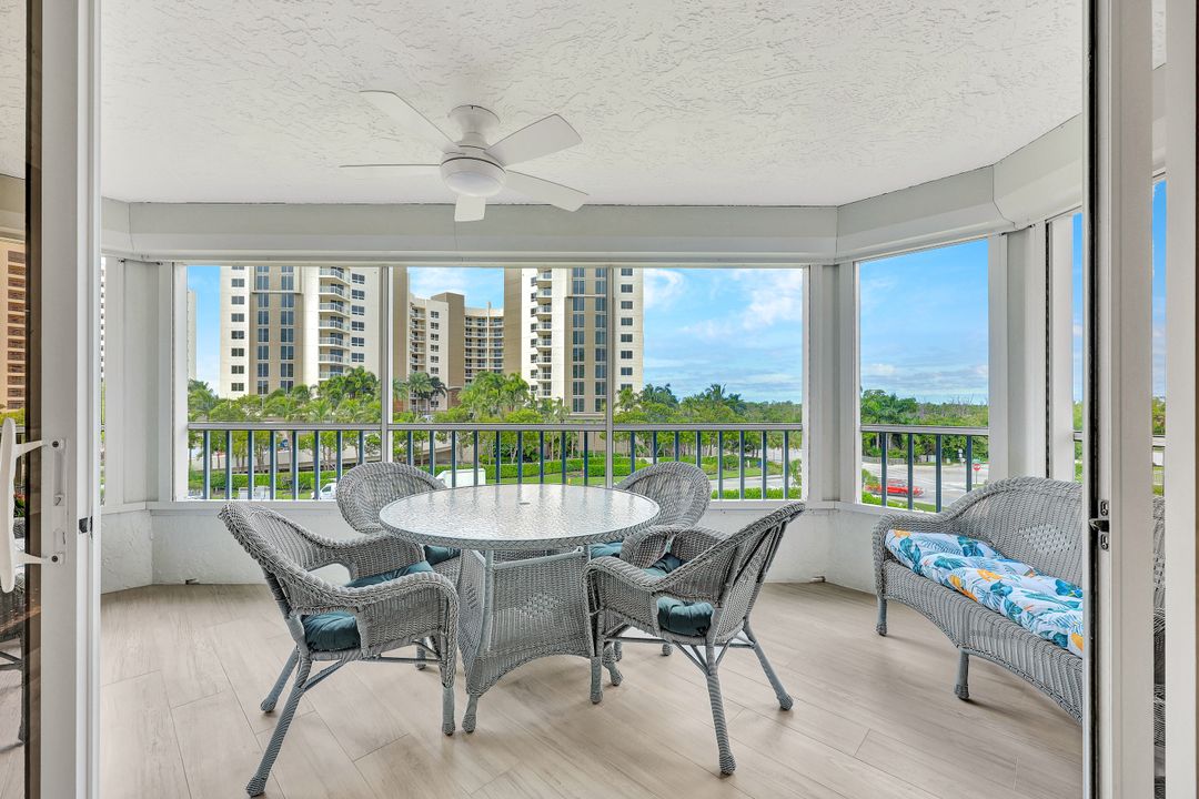 11118 Gulf Shore Dr #302, Naples, FL 34108