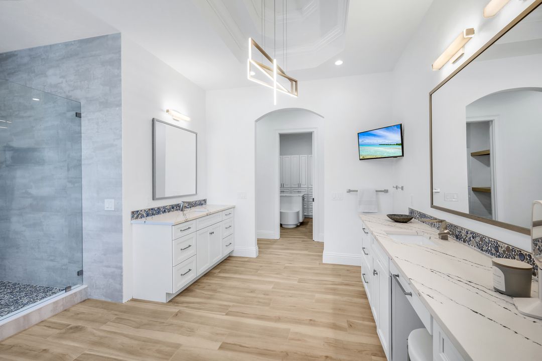 5743 SW 9th Ct, Cape Coral, FL 33914