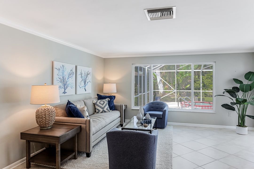 727 Park Shore Dr, Naples, FL 34103