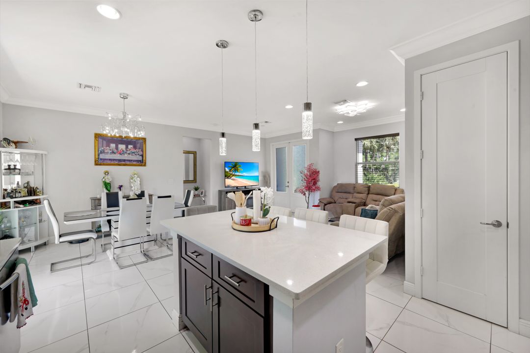 543 20th St SE, Naples, FL 34117