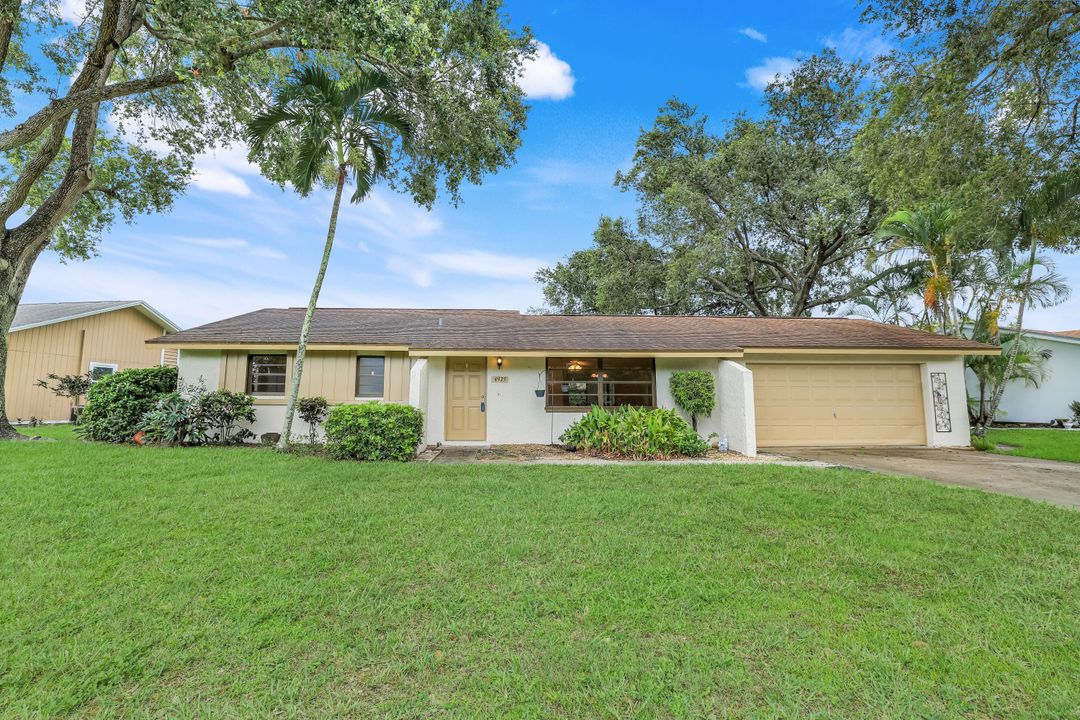 4925 Molokai Dr #16, Naples, FL 34112