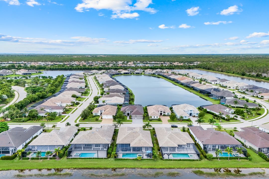 14386 Laguna Spgs Ln, Naples, FL 34114