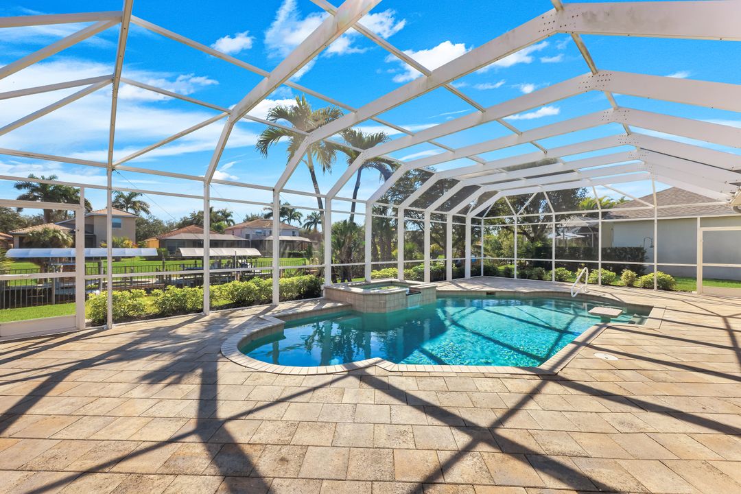 9214 Palm Island Cir, NO FORT MYERS, FL 33903