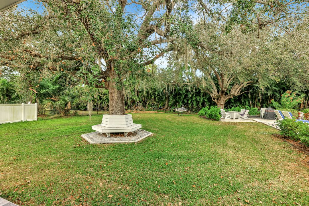 7060 Hendry Creek Dr, Fort Myers, FL 33908