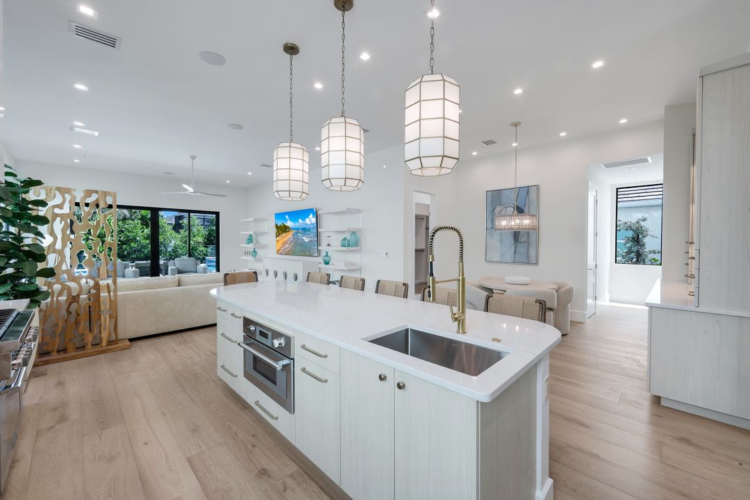 513 92nd Ave N, Naples, FL 34108