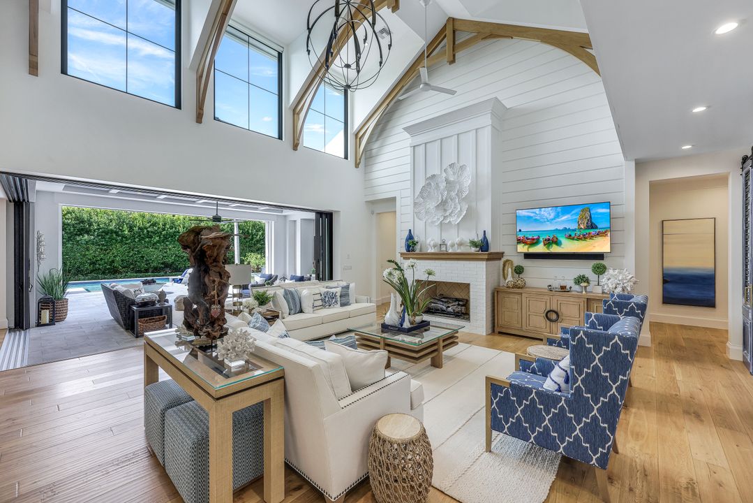 679 Rudder Rd, Naples, FL 34102