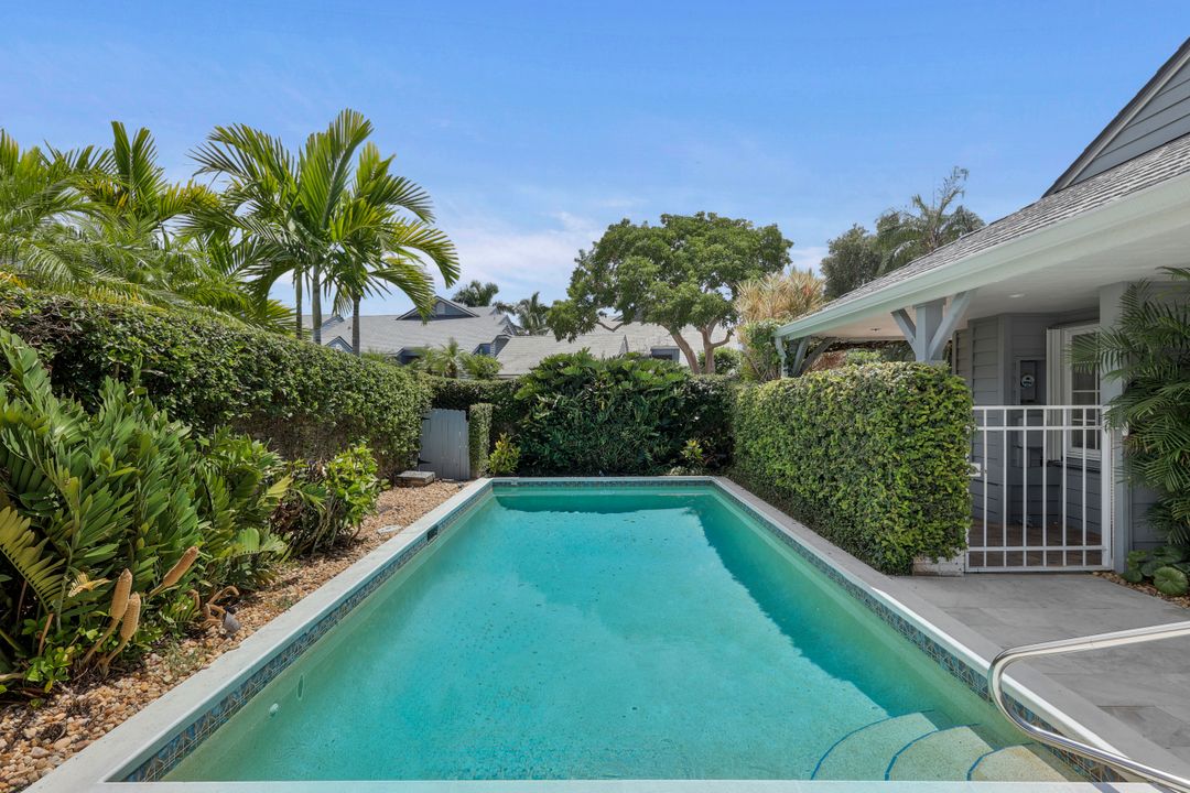 651 Bridge Way Ln #1, Naples, FL 34108