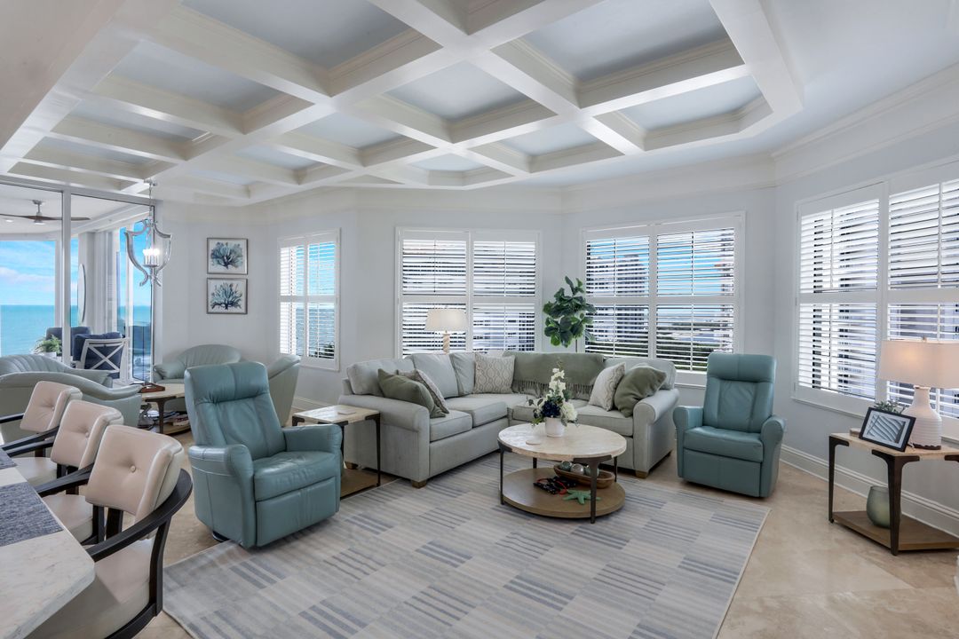 81 Seagate Dr, Naples, FL 34103