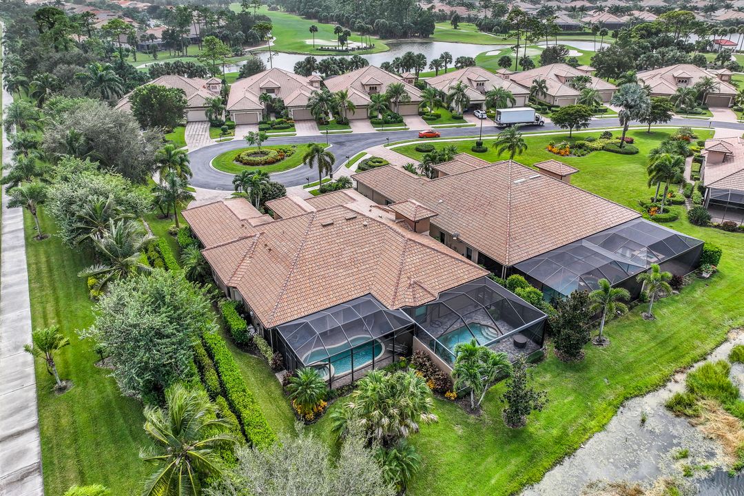 7598 Moorgate Point Way, Naples, FL 34113