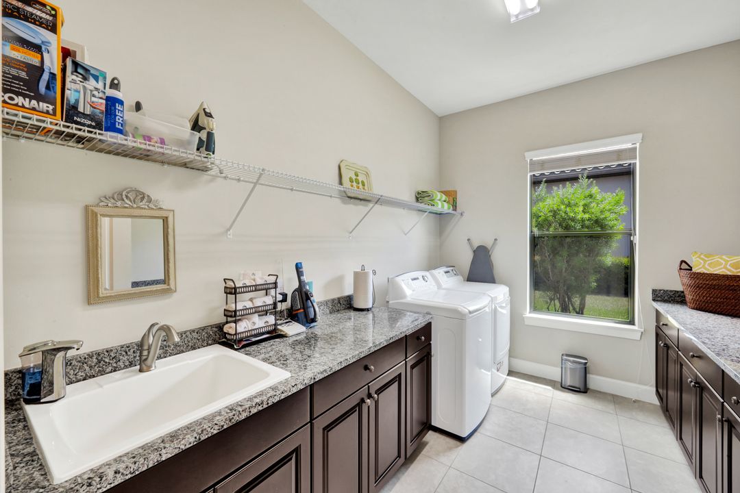 8675 Amour Ct, Naples, FL 34119