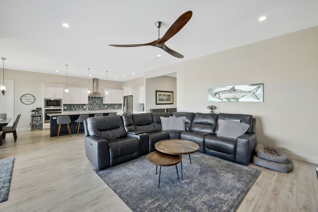 2717 SW 38th St, Cape Coral, FL 33914