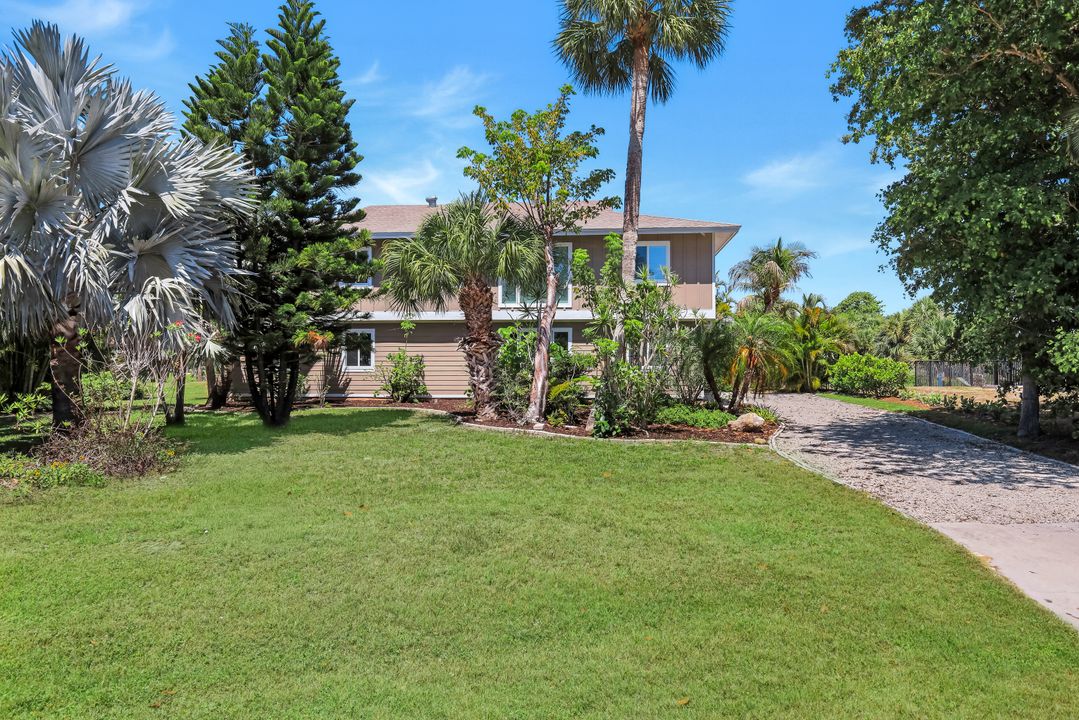 673 E Rocks Dr, Sanibel, FL 33957