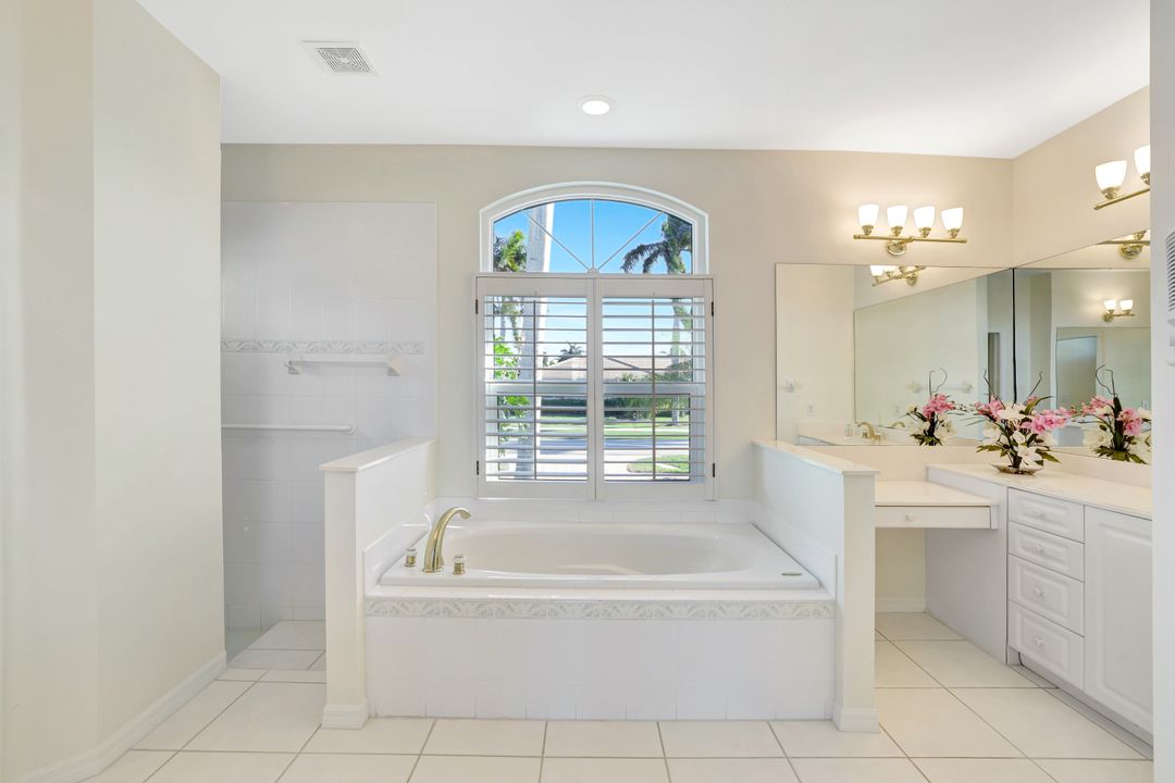 60 Anchor Ct, Marco Island, FL 34145