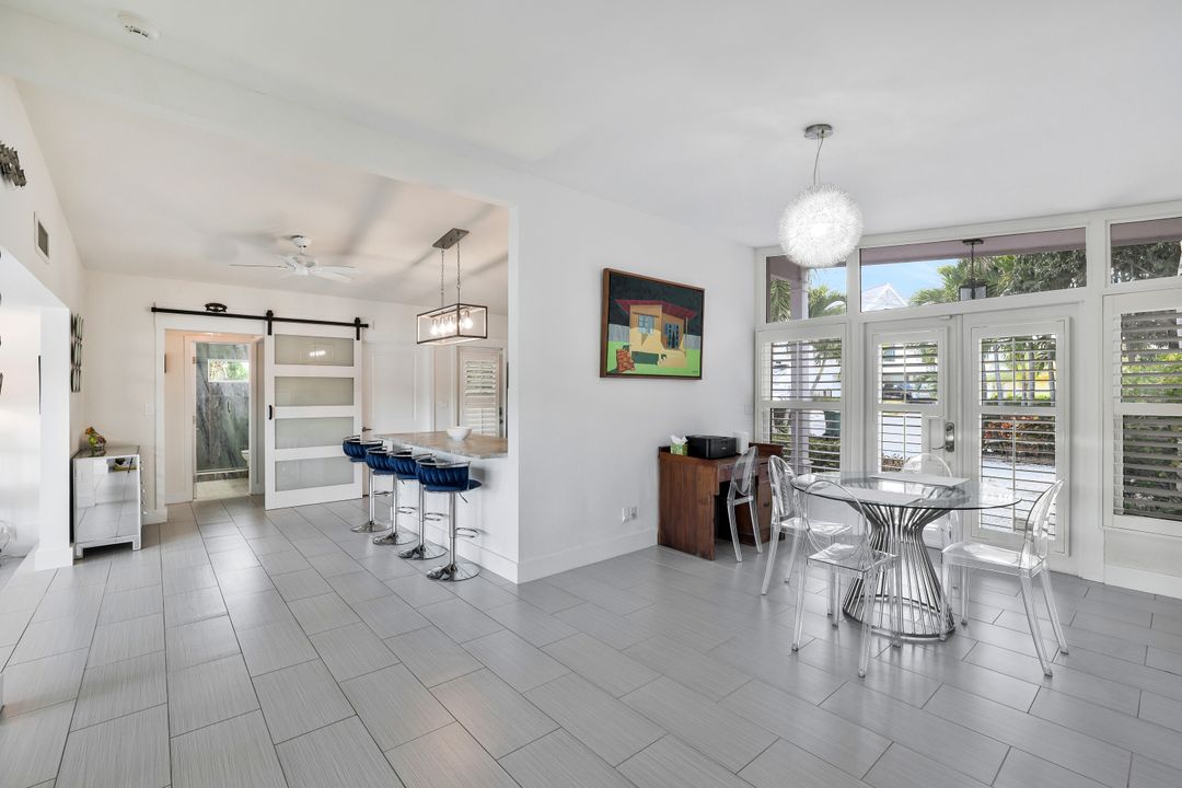 1712 Harbor Ln, Naples, FL 34104