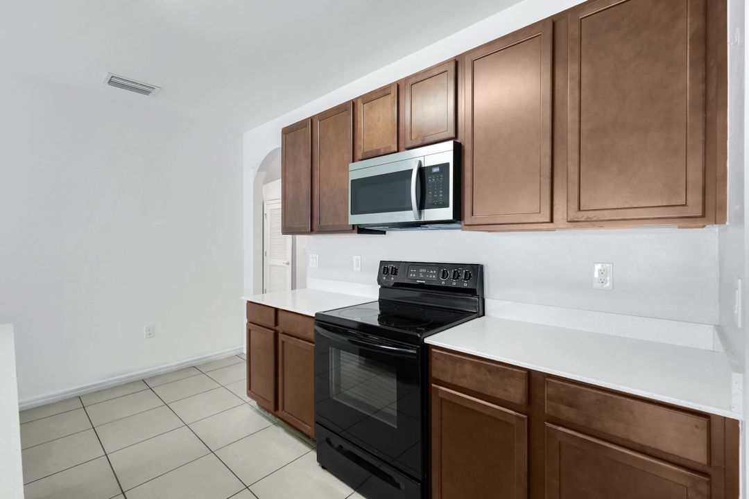 8117 Sandpiper Rd, Fort Myers, FL 33967
