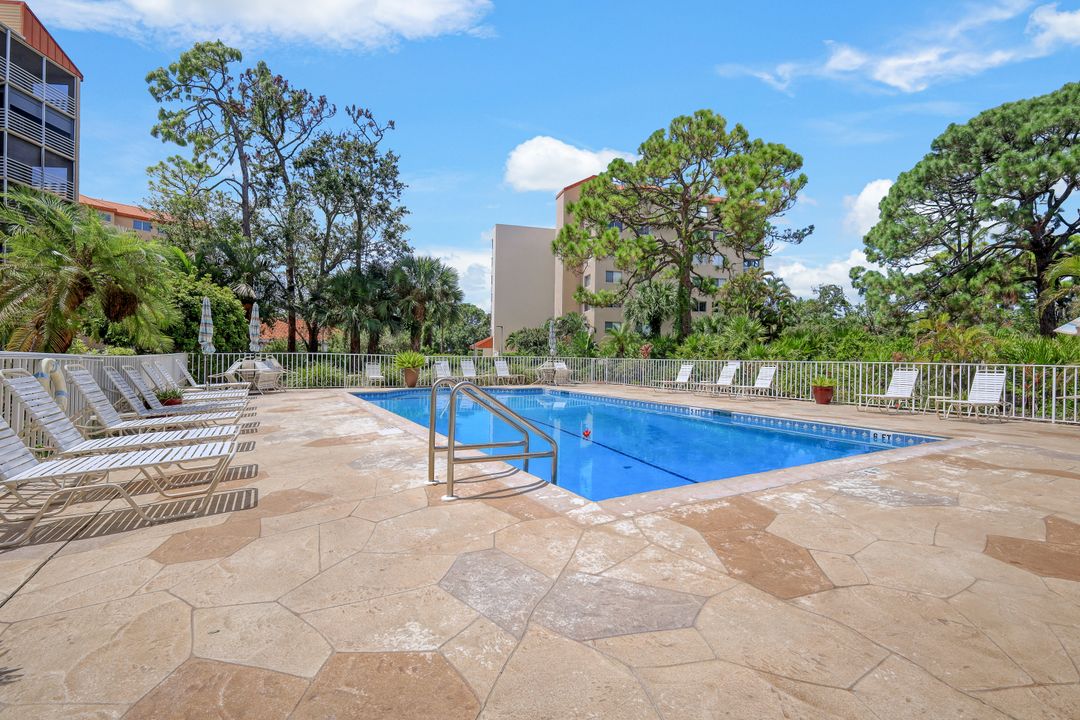 15191 Cedarwood Ln, Naples, FL 34110