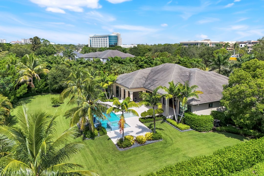 112 Hickory Rd, Naples, FL 34108
