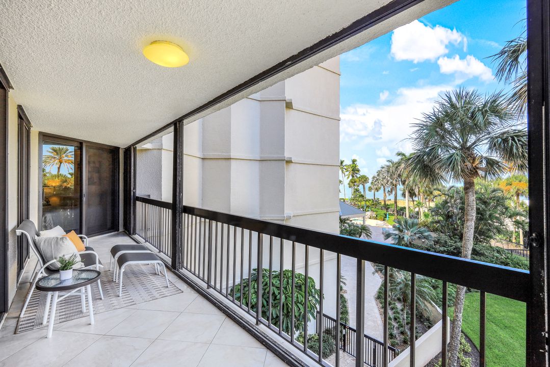 4551 Gulf Shore Blvd N  #301, Naples, FL 34103