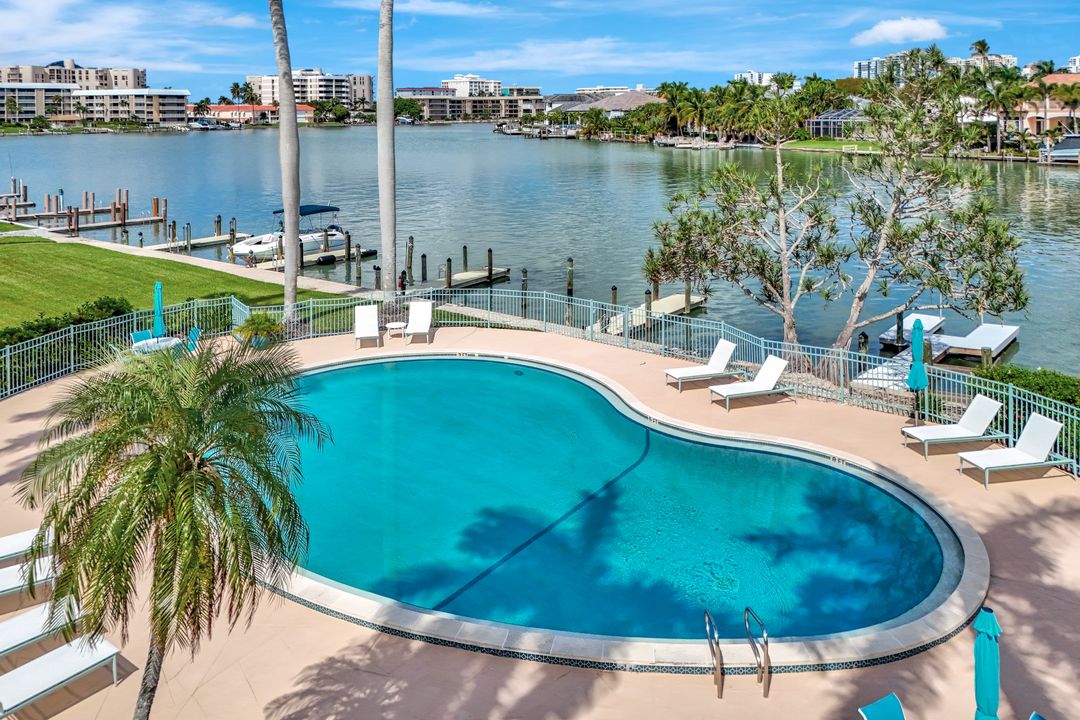 383 Harbour Dr #304, Naples, FL 34103