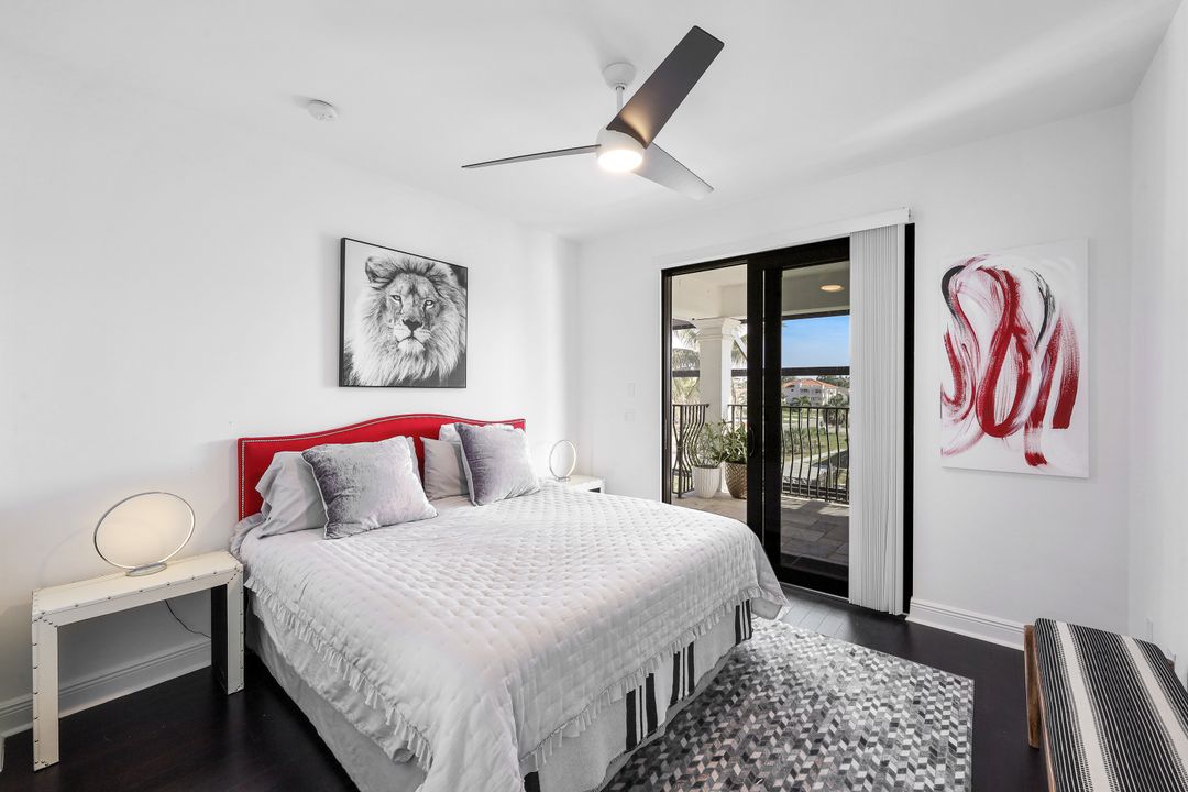 494 Seagull Ave, Naples, FL 34108