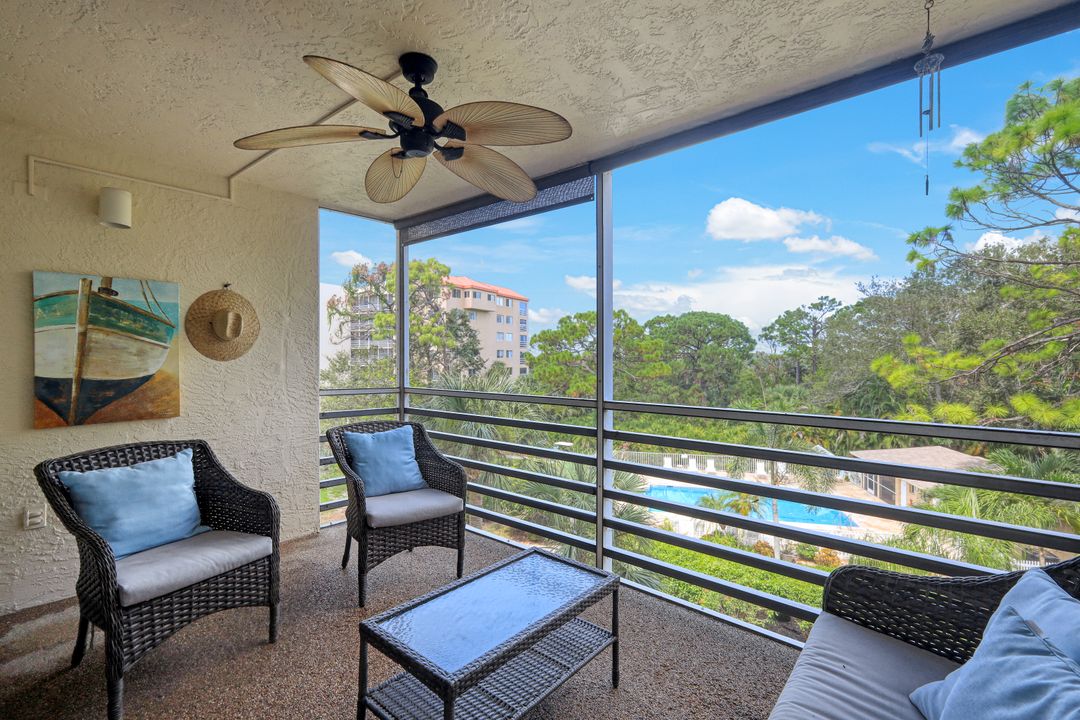 15191 Cedarwood Ln, Naples, FL 34110