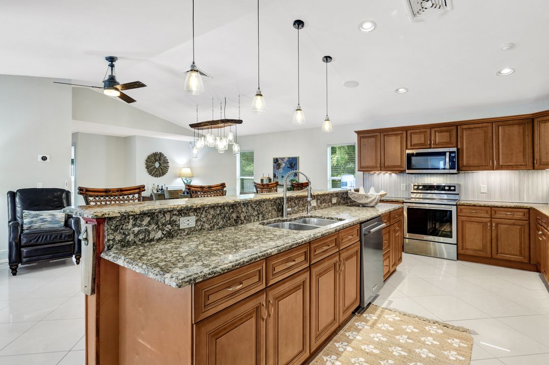 10070 Strike Ln, Bonita Springs, FL 34135