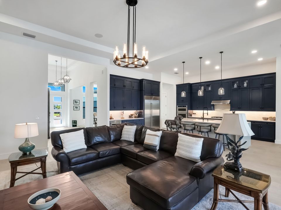 2428 Waterfront Cir, Sarasota, FL 34240